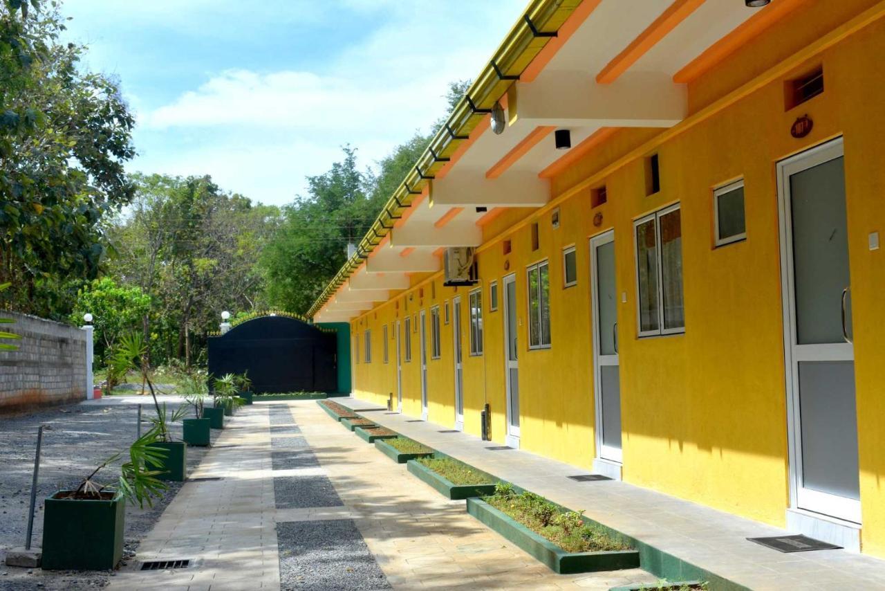 Sri Mayura Holiday Resort Kataragama Exterior photo