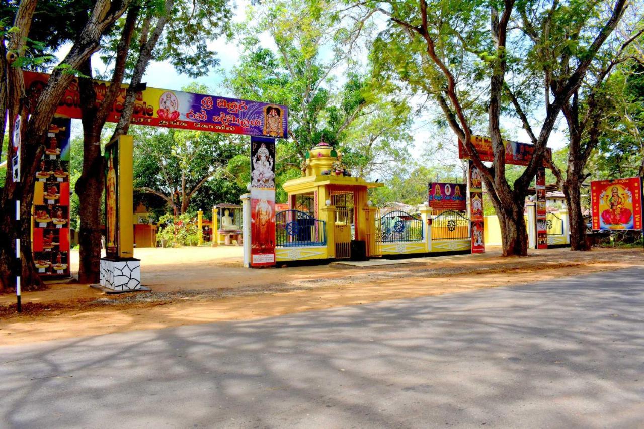 Sri Mayura Holiday Resort Kataragama Exterior photo